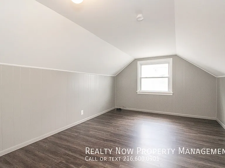 11912 Derby Ave — Photo 16