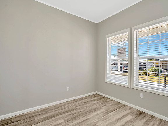 4th image of 2525 Gulf City Rd #61