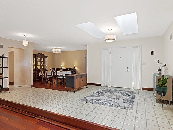 3rd image of 335 Oak Knoll Ter