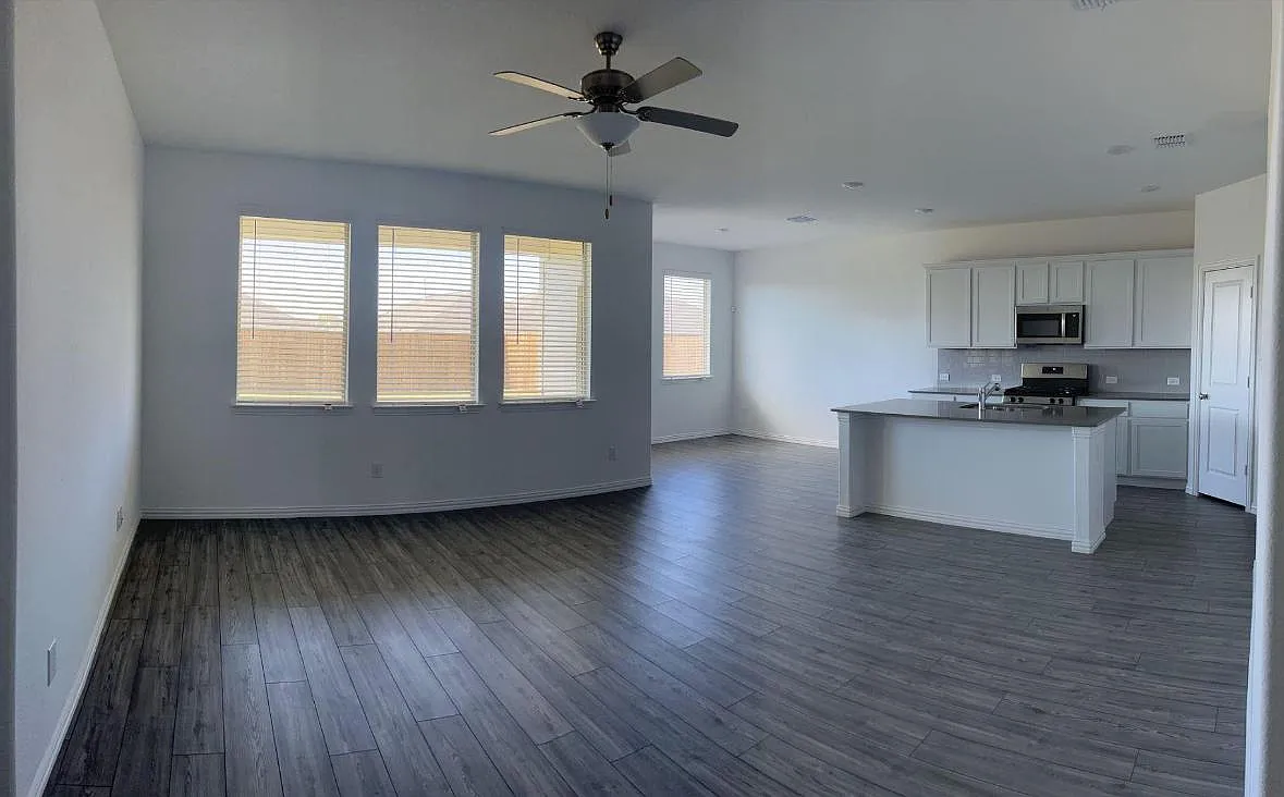 3 bed, 1602 sqft, $2,300 — Photo 2