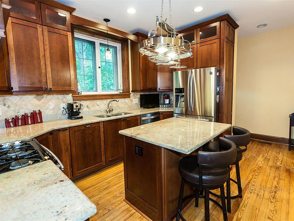 1st image of 32 Bellerive Acres