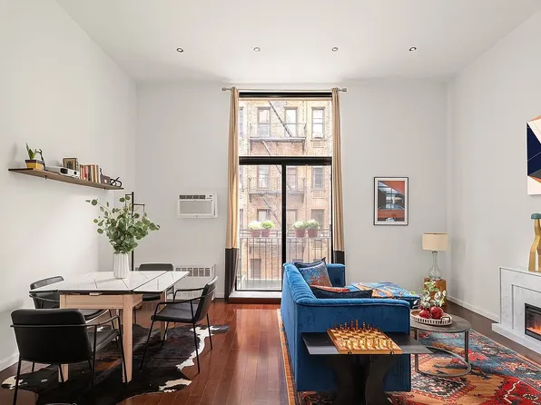 215 E 24th St APT 220, New York, NY 10010