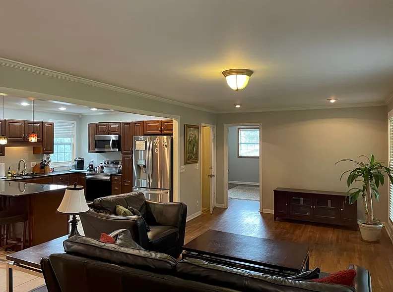 4 bed, 2156 sqft, $2,750 — Photo 3