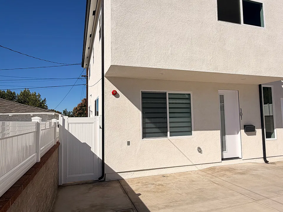 2549 N Keystone St #101