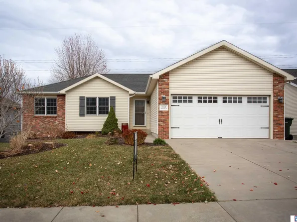 2058 Vavrina Ln, Lincoln, NE 68512