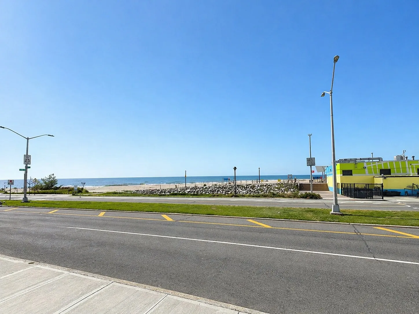 2 bed, 1000 sqft, $3,200 — Photo 3