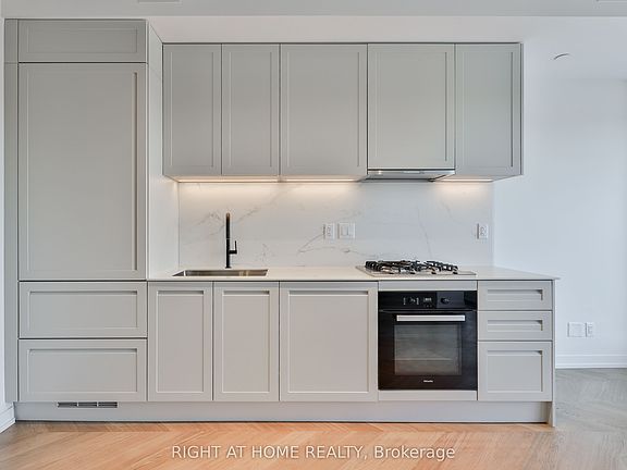 4th image of 761 Queen St E #602