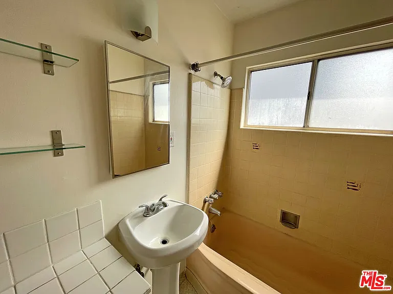 2986 Waverly Dr #4 — Photo 5