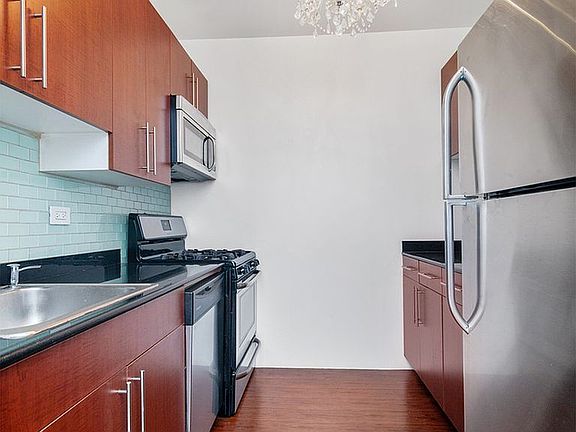 3rd image of 100 John St APT 1508