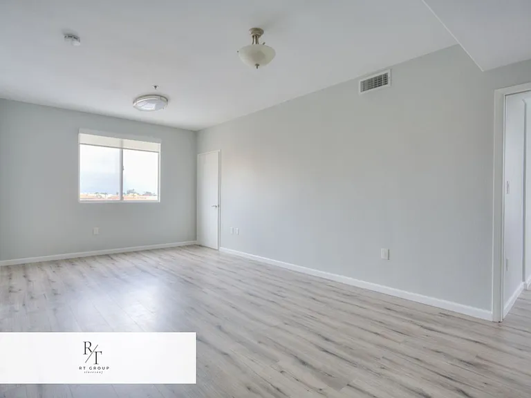 580 W Main St #302 — Photo 8
