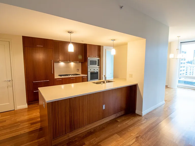 500 106th Ave NE #913 — Photo 5