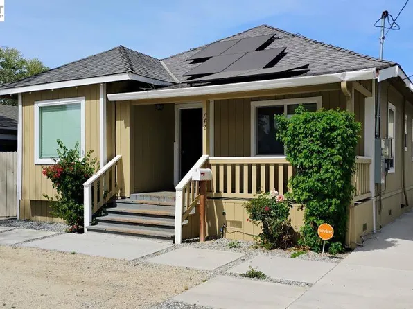 742 4th St, Hollister, CA 95023