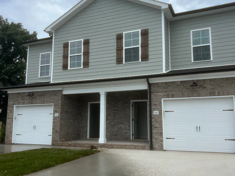 565 Yulan Cir — Photo 1