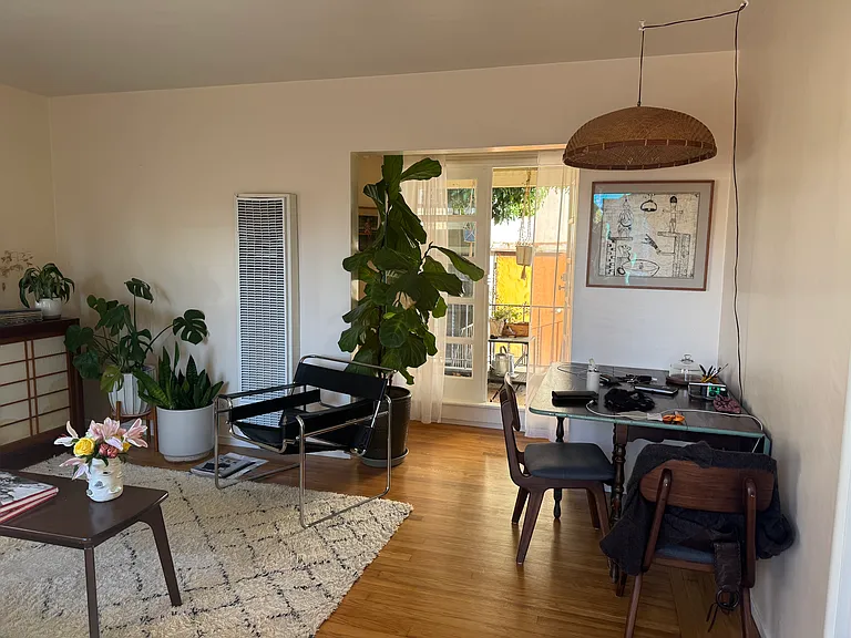 Current tenants" furniture (will not be there after they move).