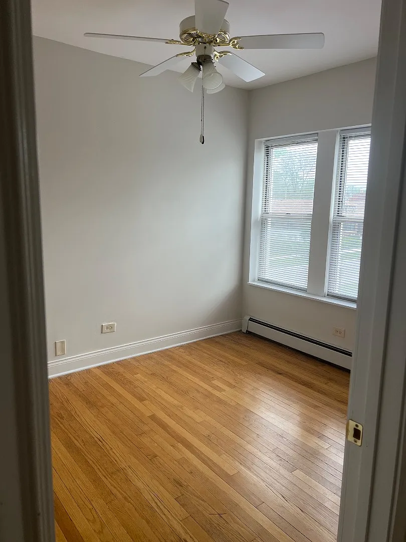 8056 S Luella Ave - 8058 2nd floor — Photo 4