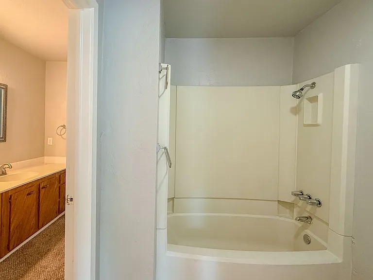 12021 Hawthorne Ln — Photo 30