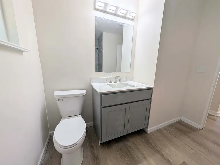588 S Kennedy Dr — Photo 12