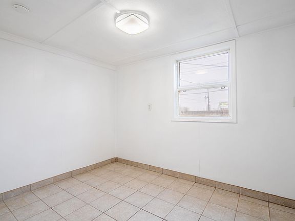 3rd image of 3131 W Clearwater Ave
