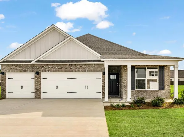 105 Creekridge St, Headland, AL 36345