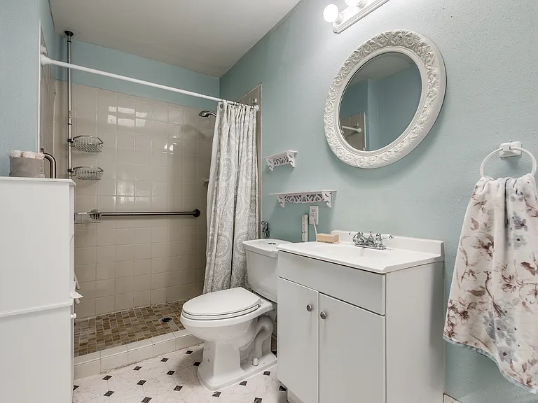 126 Benita St — Photo 13