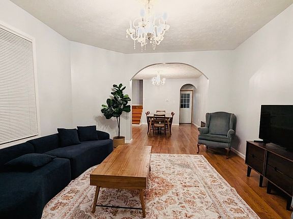 3rd image of 630 Troy St #630