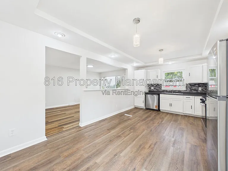 9109 E 44th St — Photo 5