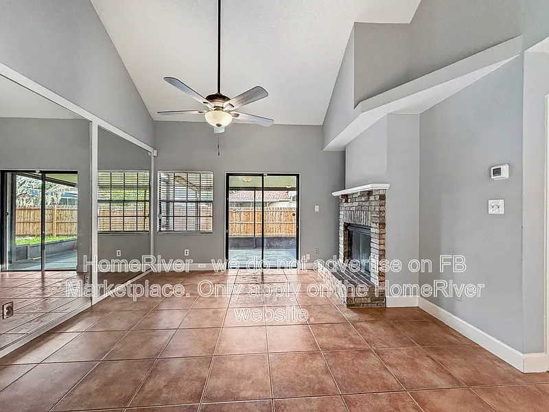 3 bed, 2.0 bath, 1418 sqft, $2,295 — Photo 2