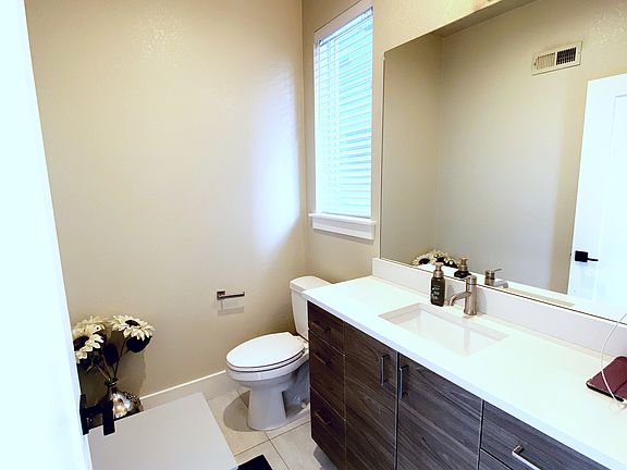 Downstairs bathroom on garage level (bathroom #1)