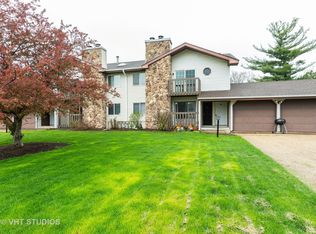 1545 W Stonehenge Dr, Sycamore, IL 60178
