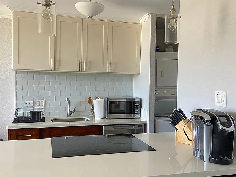 320 Liliuokalani Ave #1701 — Photo 2