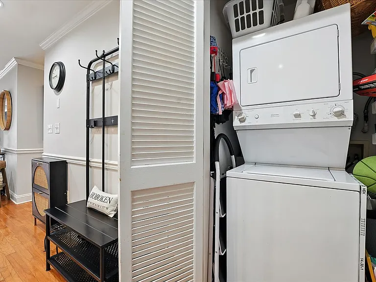812 Grand St #412 — Photo 19
