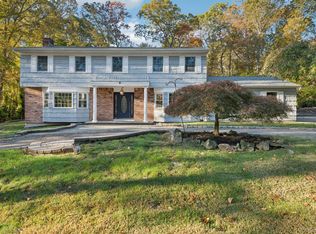 1 Rodsfield Ct, Huntington, NY 11743