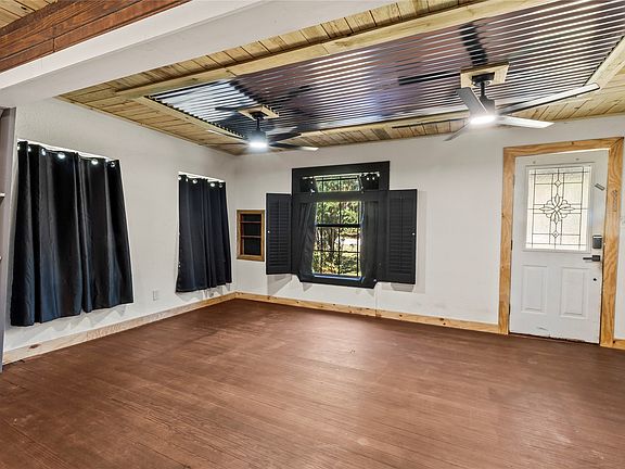 4th image of 808 N Main St