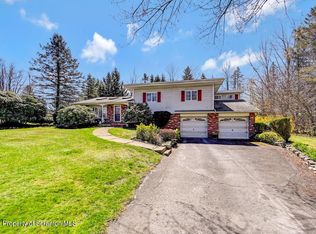 335 Blue Shutters Rd, Roaring Brook Twp, PA 18444