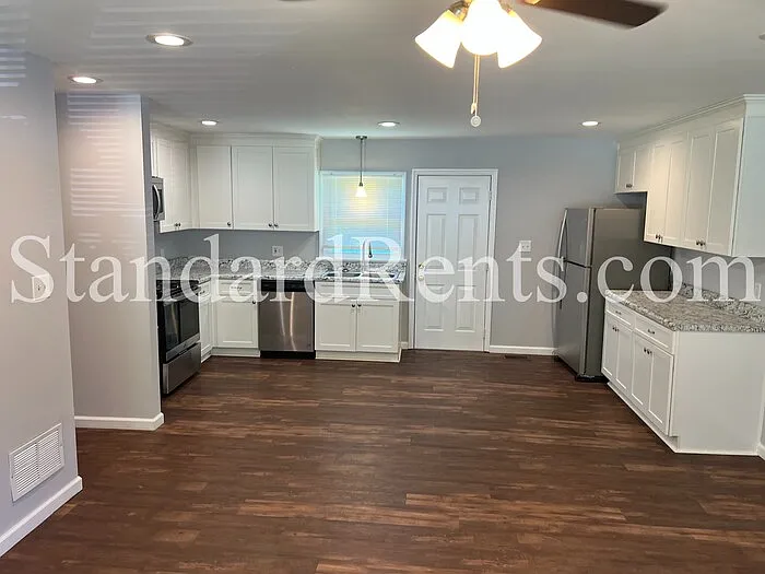 3 bed, 1.0 bath, $1,465 — Photo 4