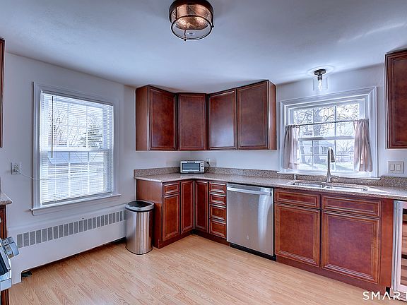 4th image of 492 Maple Street