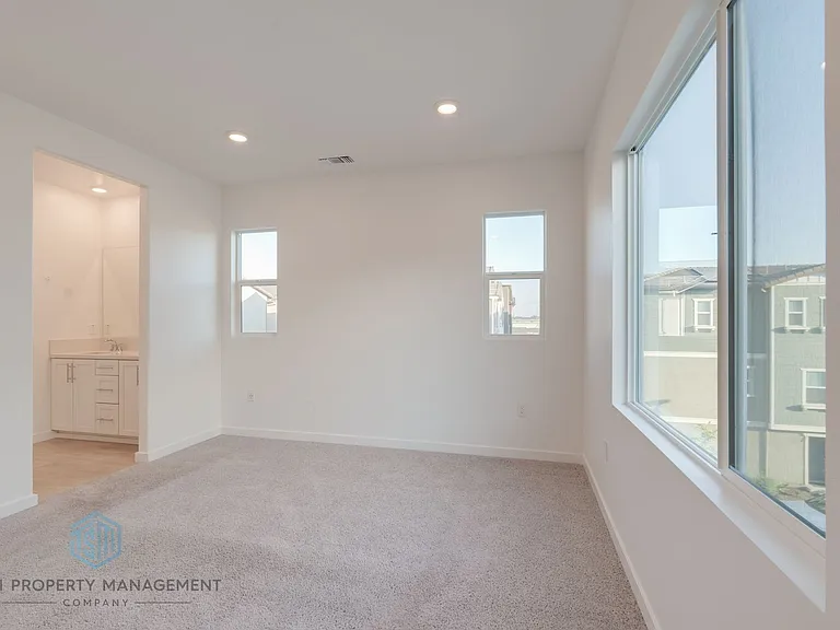 2539 Dorris St — Photo 13