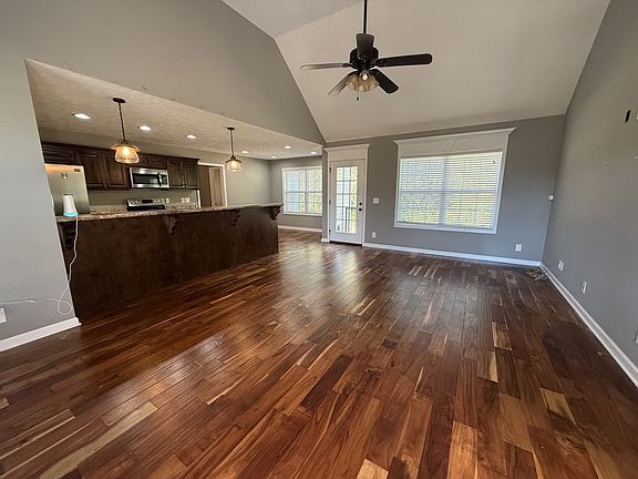 2nd image of 5863 Villa Way