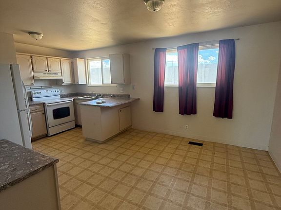 3rd image of 3419 Mockingbird Way