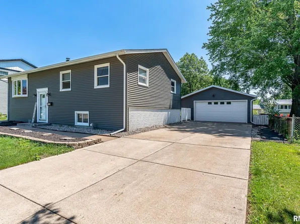 3411 Fairhaven Rd, Davenport, IA 52807