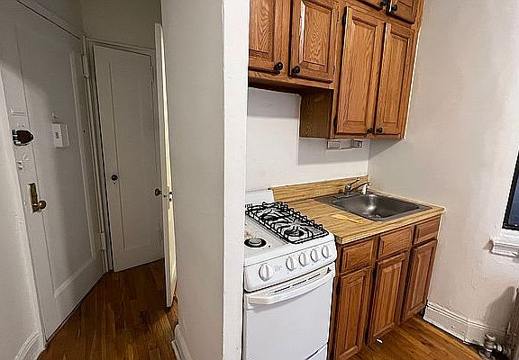 3rd image of 70 E 7th St APT 5A