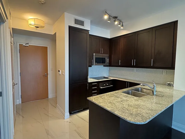 1 Bedford Rd #605 — Photo 4