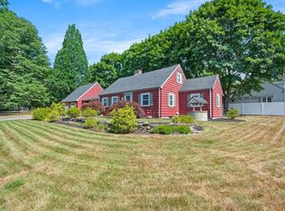 89 Wakefield St, Reading, MA 01867