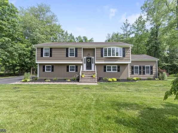 51 Milton Ave, Long Hill Twp., NJ 07933