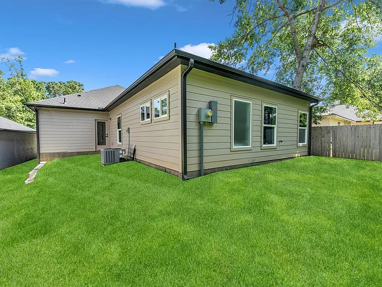 11403 Alcott Dr — Photo 39