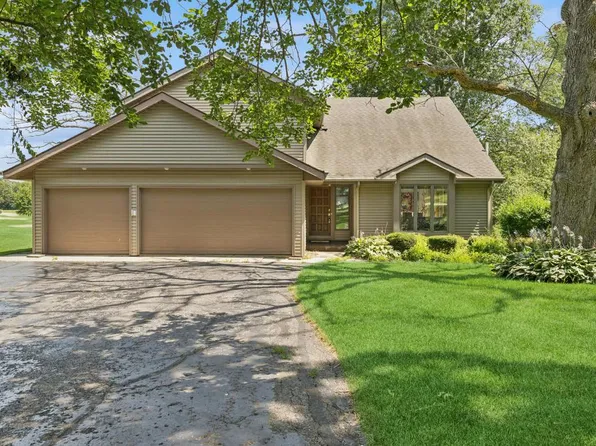 N6316 Oak COURT, Elkhorn, WI 53121