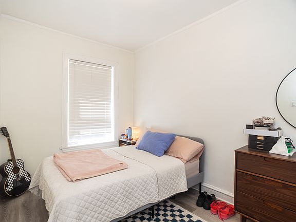4th image of 850 1/2 W Agatite Ave APT 1