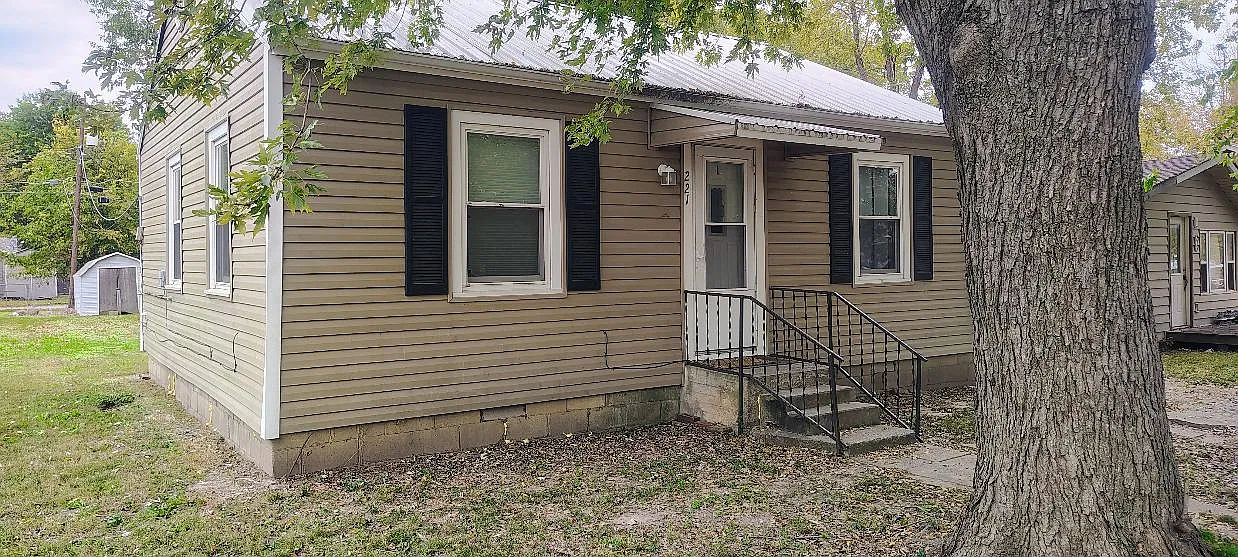 2 bed, 672 sqft, $895 — Photo 2