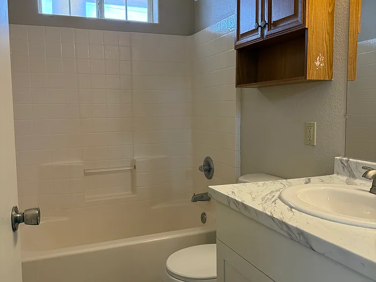 604 S 1st Ave — Photo 3
