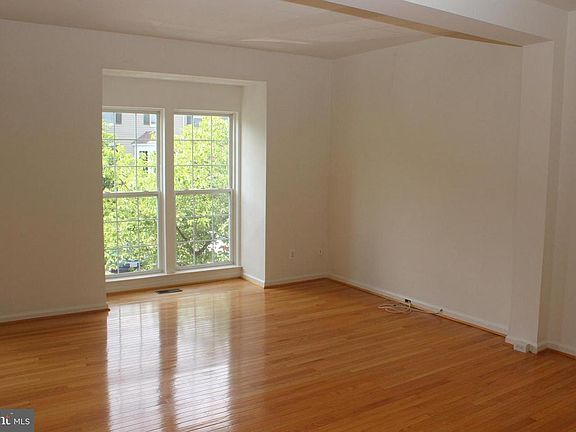 4th image of 2555 Thorncroft Pl
